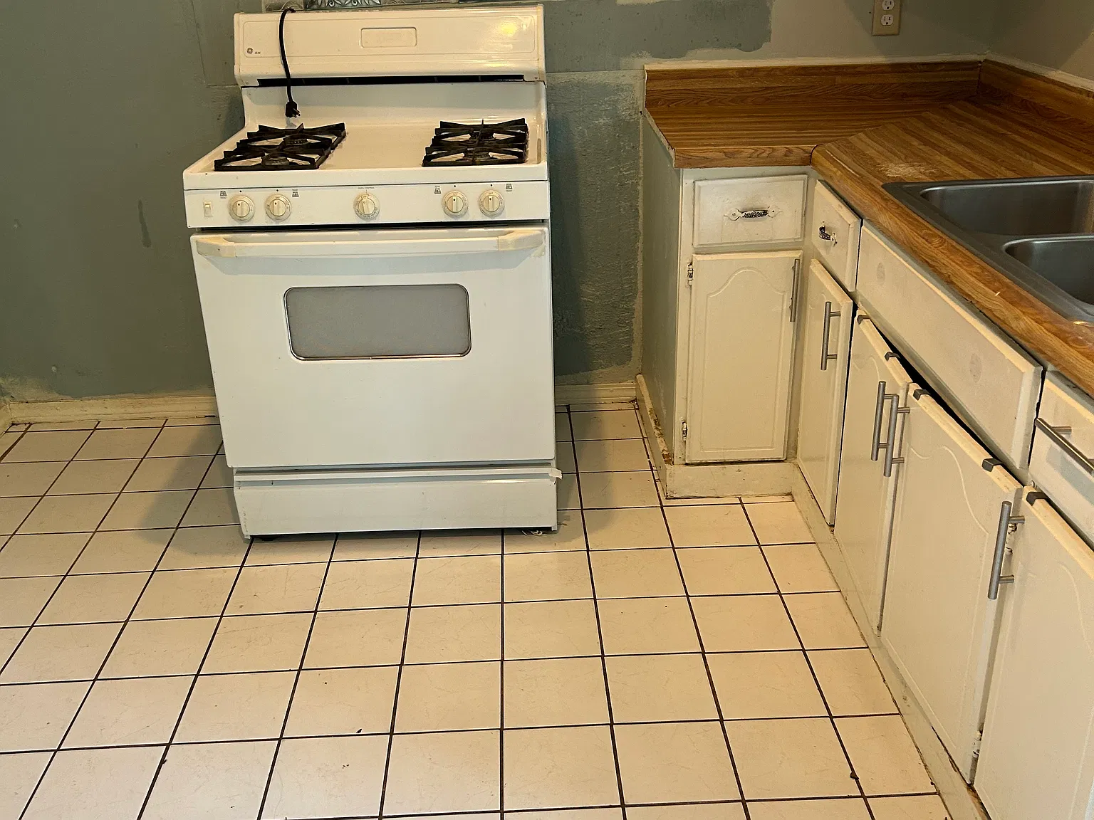 4 bed, 1350 sqft, $1,100 — Photo 3