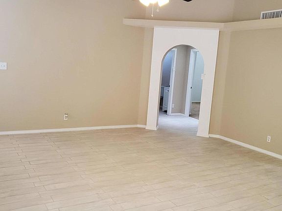 2nd image of 10437 Valle De Oro Dr