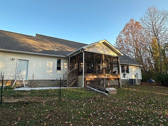 5th image of 123 Hilltop Ln