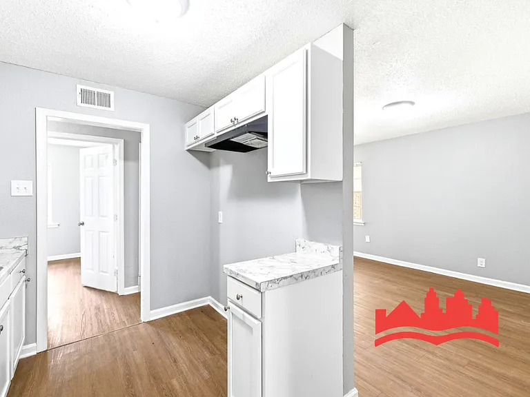 2348 Millbrook Ave — Photo 15