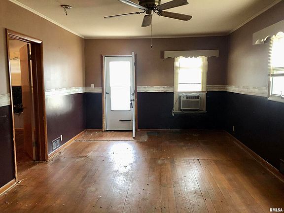 3rd image of 1310 E Poplar St