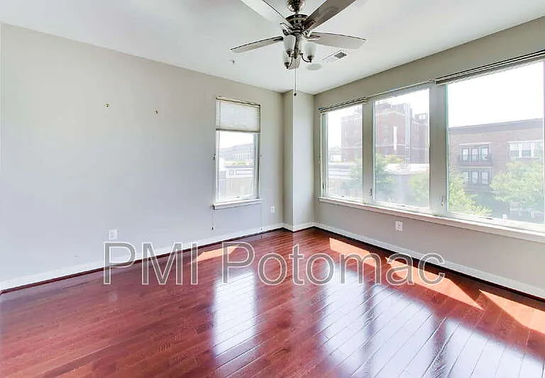 5600 45th Ave — Photo 20