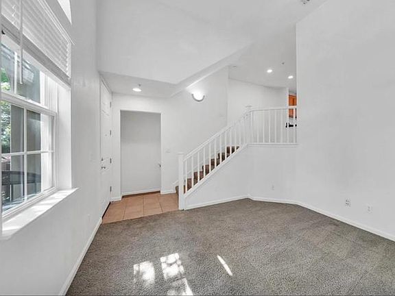 4th image of 386 Olive Hill Dr
