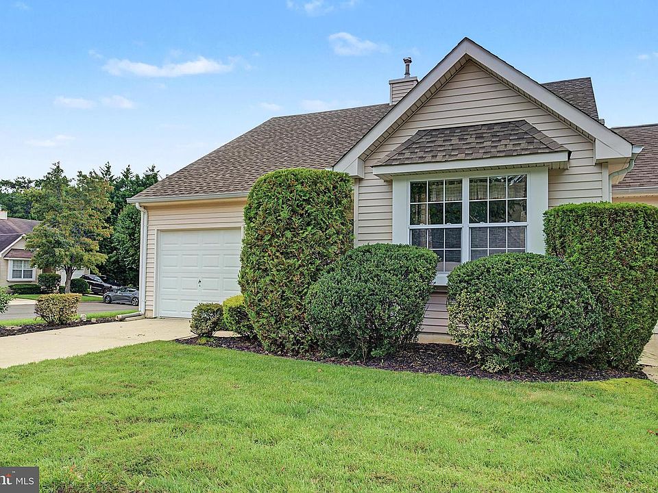 1st image of 40 Pebble Beach Ln