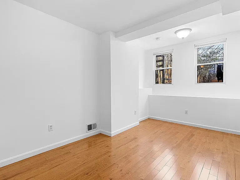 315 22nd St #1 — Photo 3
