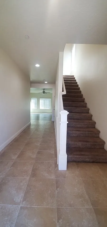 3 bed, 2.5 bath, 2097 sqft, $2,595 — Photo 2