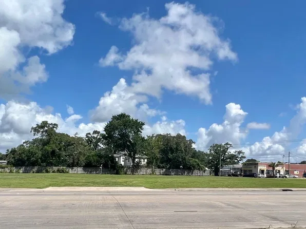 110 Lewis St, New Iberia, LA 70560