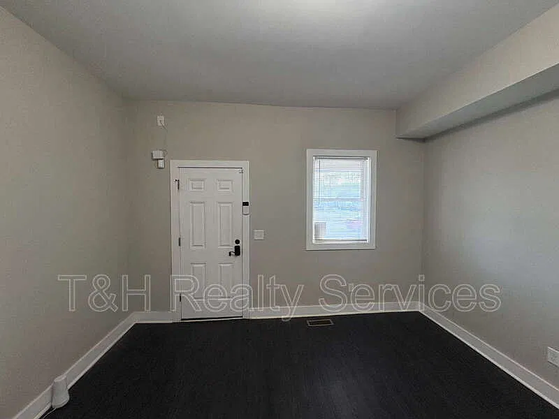 2 bed, 2.0 bath, 2000 sqft, $1,525 — Photo 2