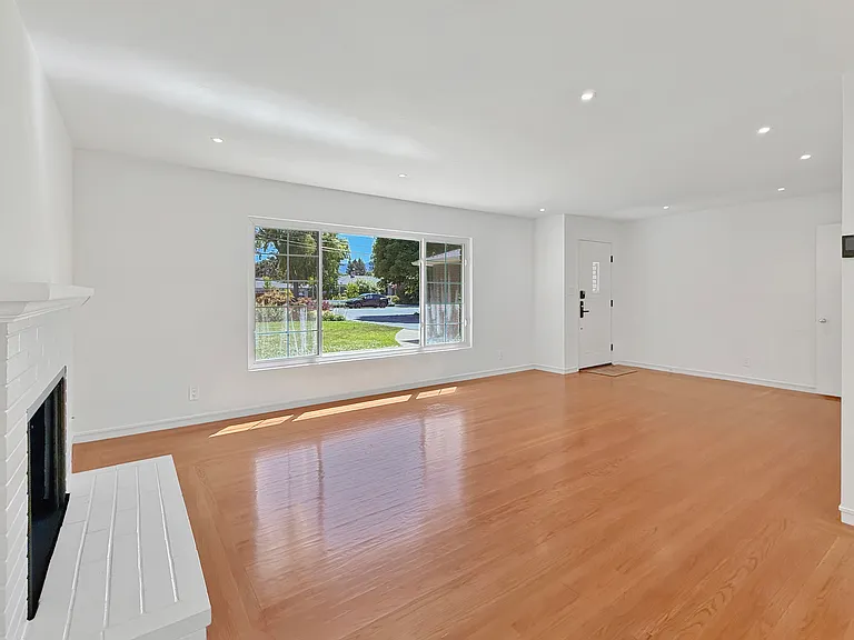 950 Olive St — Photo 26
