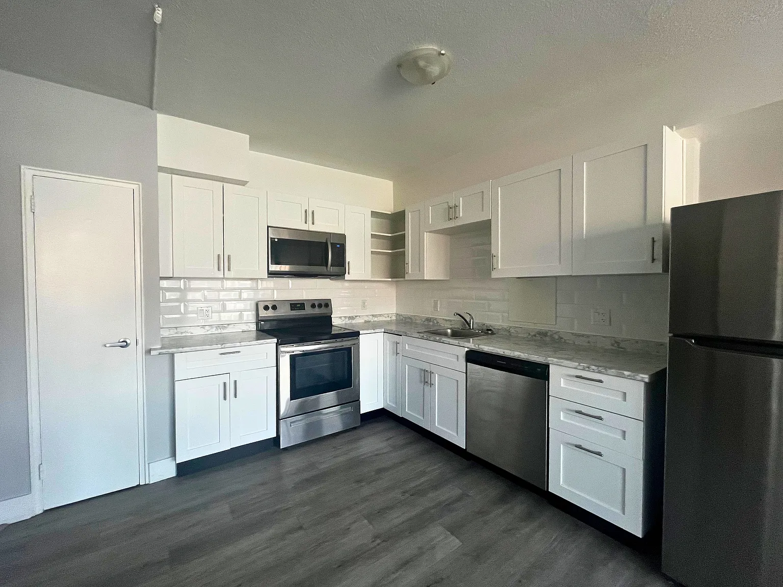 Saguenay Apartments — Photo 1