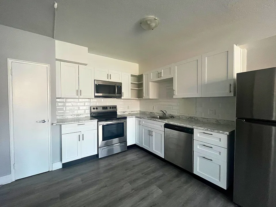 270 Somerset St W