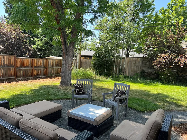 2530 Hawthorn Ave — Photo 16