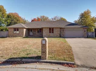2828 N Primrose Cir, Springfield, MO 65803