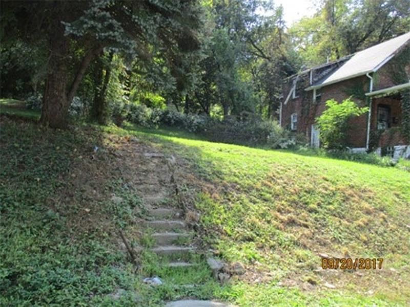 2nd image of 1822 Wright St