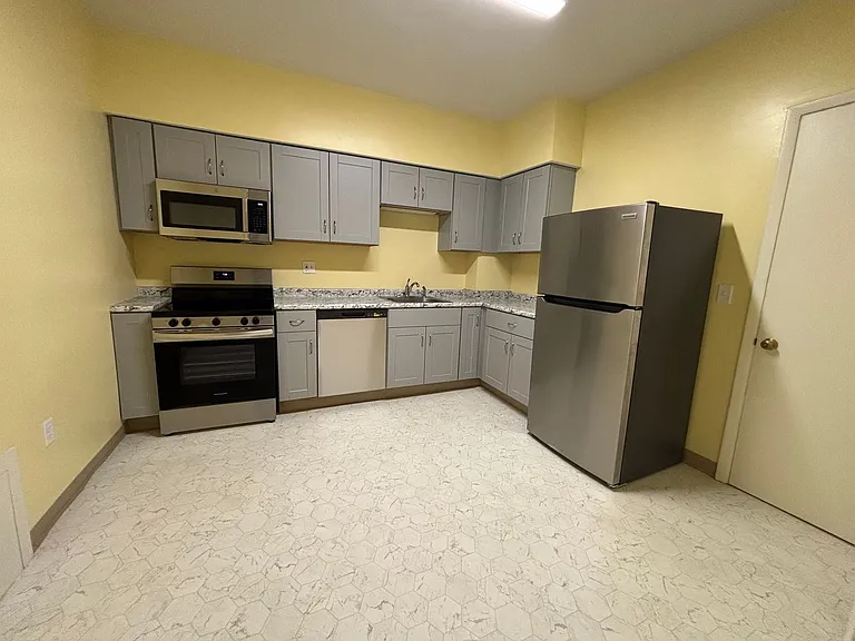 310 Montgomery Street — Photo 9