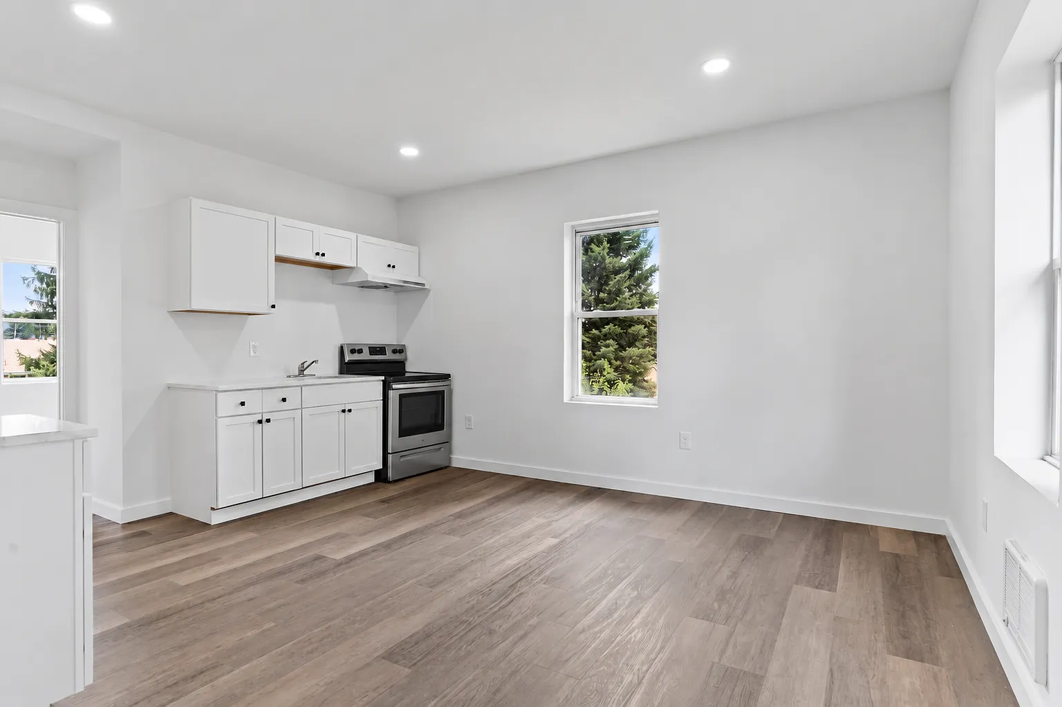 4 bed, $2,150 — Photo 2