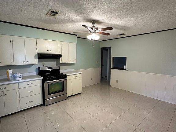 4th image of 1527 Saint Marys St