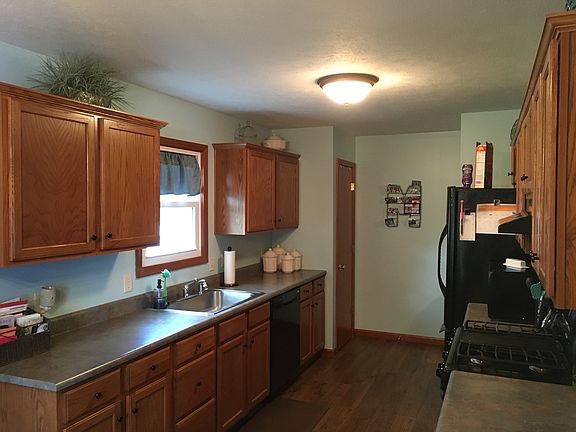 Eat-In-Kitchen