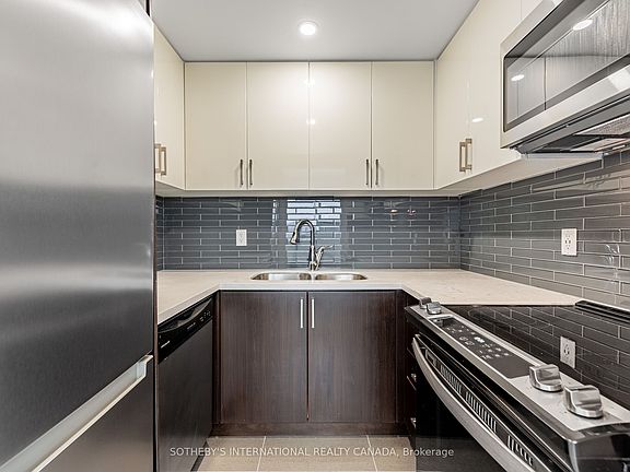 5th image of 201 Sherbourne St #N0203