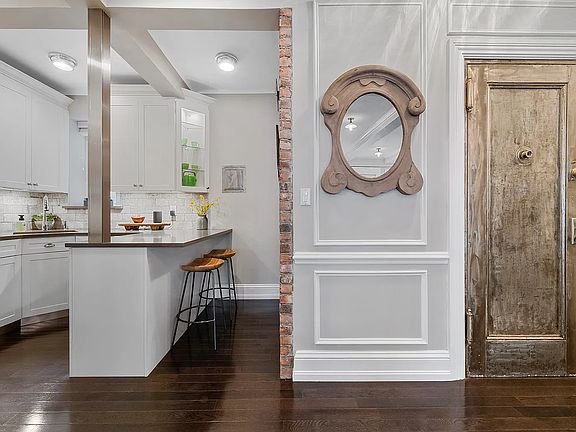 4th image of 17 W 64th St APT 7A