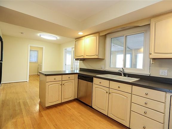 3rd image of 38 High Hill Dr