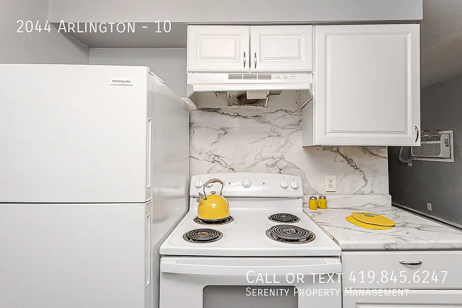 Beat the heat! 2BR w/ A/C and covered parking! — Photo 4