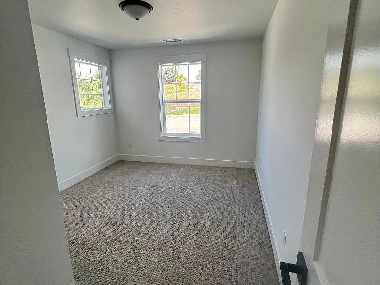 166 N Edgewood Ln — Photo 12