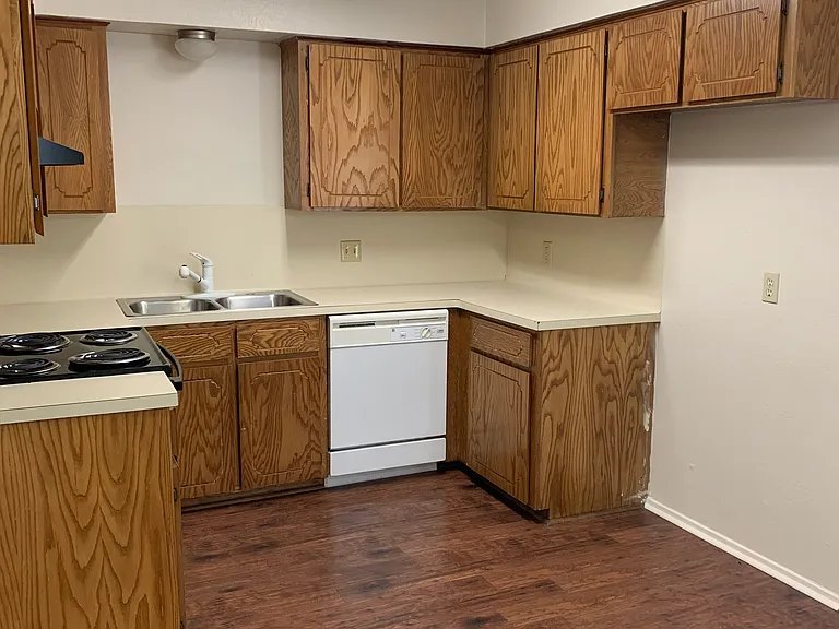 218 Kyla St #B — Photo 9
