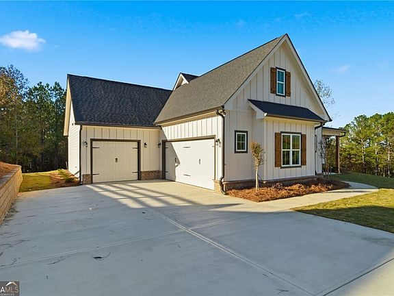 2nd image of 170 Fieldstone Cir