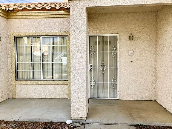3rd image of 1900 N Torrey Pines Dr Unit 132