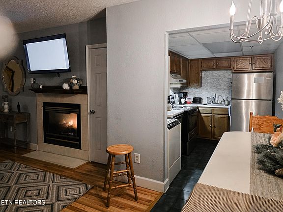 4th image of 3215 N River Rd #303