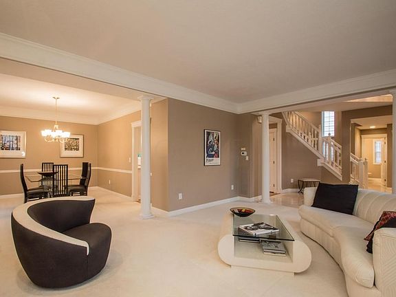 4th image of 7484 Tottenham Pl