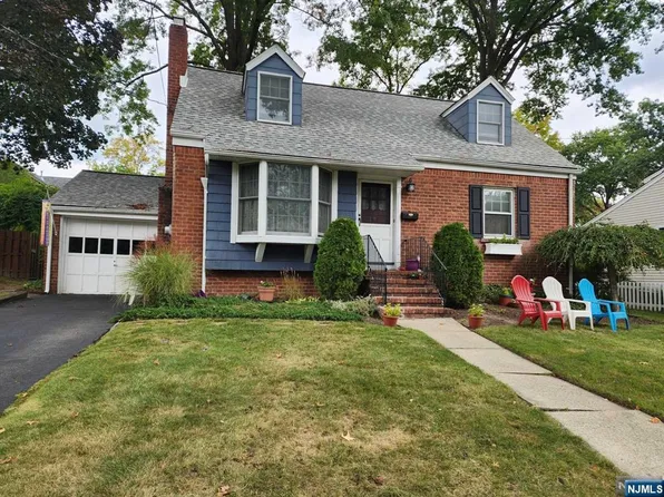 212 Monroe Ave, River Edge, NJ 07661