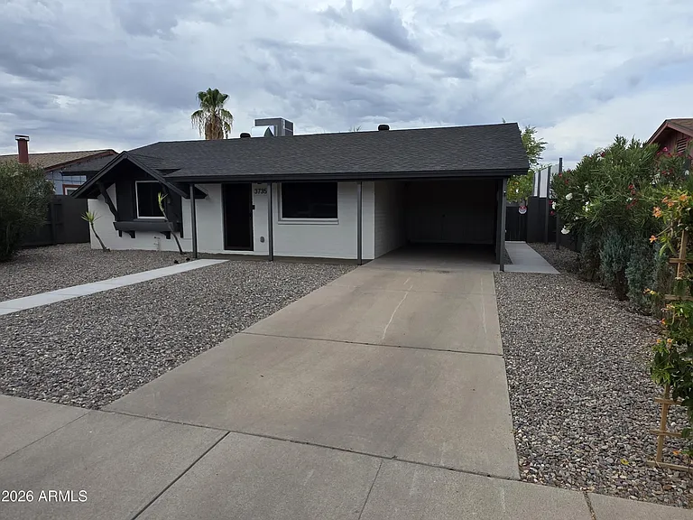 3735 E Claire Dr — Photo 2