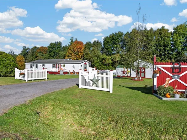 98 Germandale Dr, Fulton, NY 13069