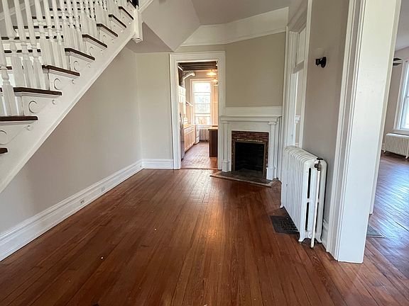 3rd image of 605 Pearl St