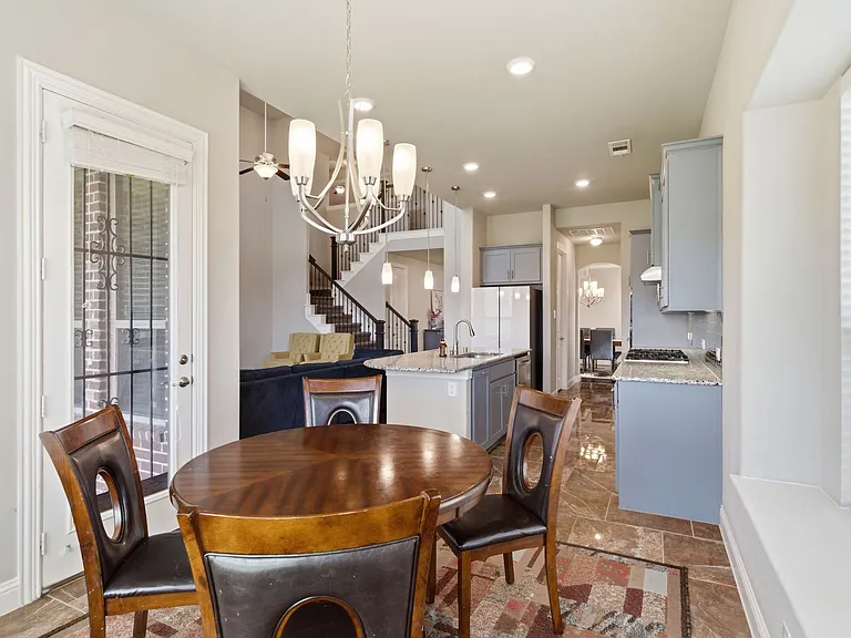 7452 Reverchon Dr — Photo 16