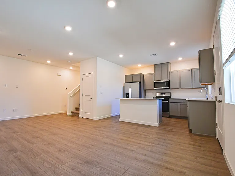 1016 Middle Gate Rd — Photo 3