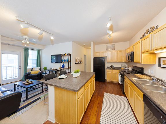 5th image of 950 Jefferson Commons Cir #1514044