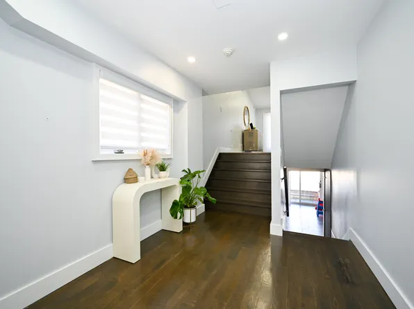 320 Whitman Drive image 5 of 27