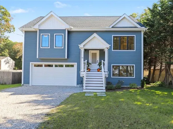 31 Huckleberry Trl, Saunderstown, RI 02874