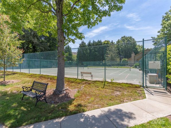 203 Wild Oak Ln, Hendersonville, NC 28791