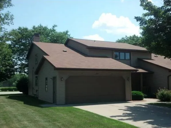 2405 Cedar Rdg APT B, De Pere, WI 54313