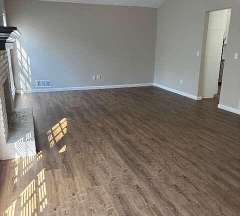 4th image of 70 Creekline Dr