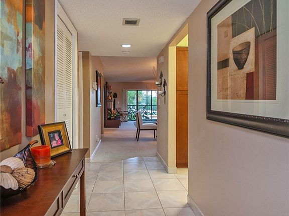 4th image of 301 Lakeview Drive #204