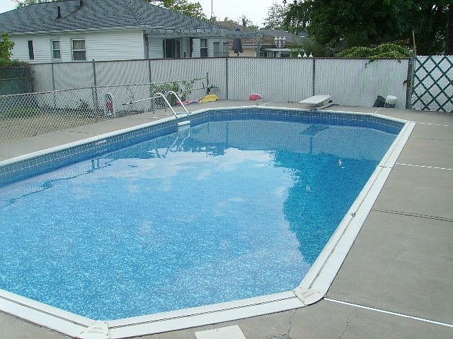 1st image of 132 Tysens Ln