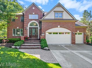 22642 Moorgate St, Novi, MI 48374