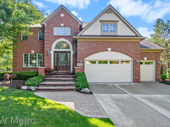 22642 Moorgate St, Novi, MI 48374