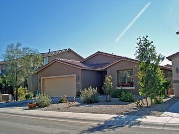Great location in Acacia Crossings. Close to shopping and easy access to Phoen