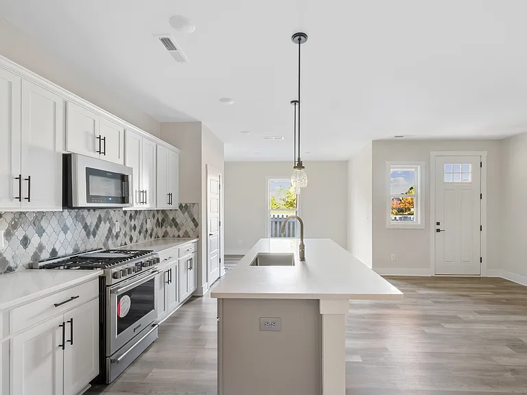 680 Melville Dr — Photo 6
